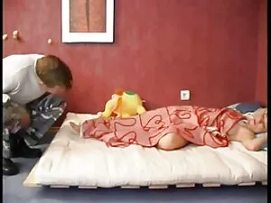 Pulcini pissing in i ...
