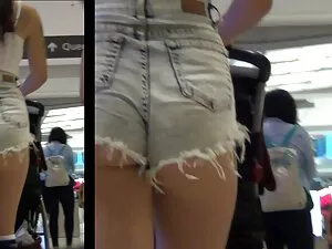 Una bella bruna in c ...
