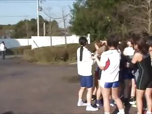Una giovane bruna vo ...